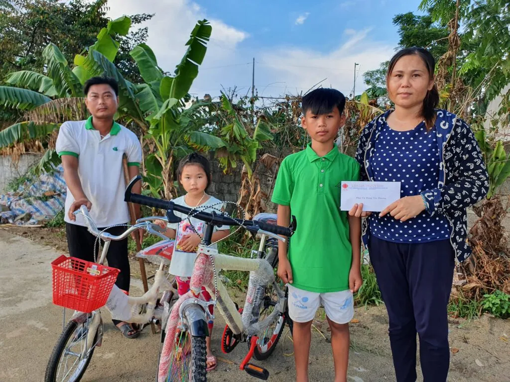 TRAO NHÀ TÌNH THƯƠNG CHO GIA ĐÌNH ANH NGUYỄN VĂN HÙNG