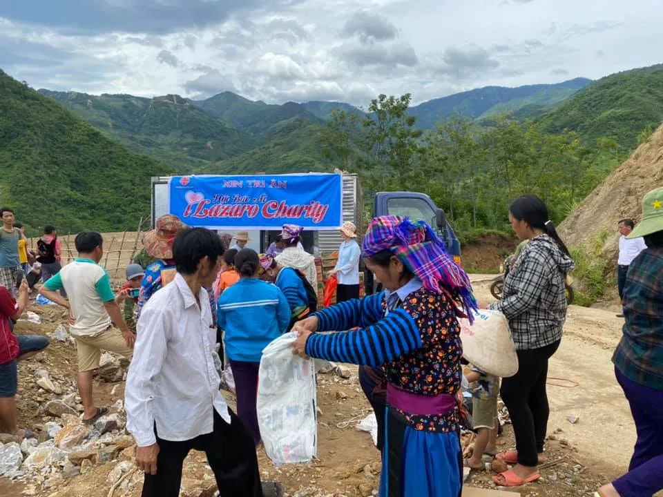 Xin tri ân quý ân nhân của Hội Bác Ái Ilazaro đã tài trợ chuyến đi trao quà cho bà con dân tộc H’Mong tại hai xã Mường Lý và Pù Nhi thuộc huyện Mường Lát, tỉnh Thanh Hoá.