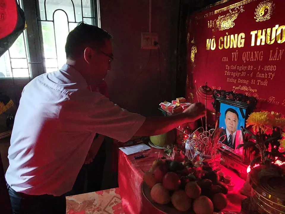 Thăm gia đình ba em mồ côi cả cha lẫn mẹ – tại thị trấn Còng, huyện Tĩnh Gia, tỉnh Thanh Hóa