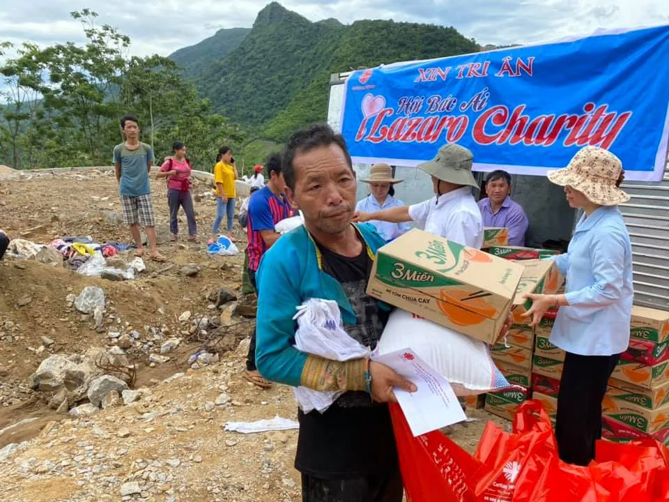 Xin tri ân quý ân nhân của Hội Bác Ái Ilazaro đã tài trợ chuyến đi trao quà cho bà con dân tộc H’Mong tại hai xã Mường Lý và Pù Nhi thuộc huyện Mường Lát, tỉnh Thanh Hoá.