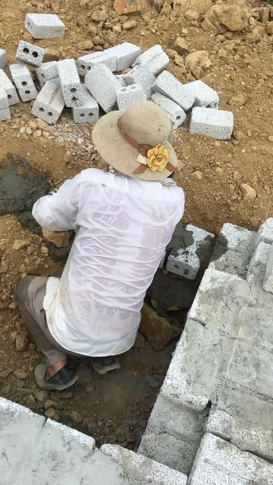 MỘT VÀI HÌNH ẢNH TỔ THỢ CARITAS THANH HOÁ ĐANG XÂY NHÀ TÌNH THƯƠNG CHO DÂN CHÀI CỰ KHÁNH TẠI XÃ ĐỊNH CÔNG, HUYỆN YÊN ĐỊNH, TỈNH THANH HOÁ