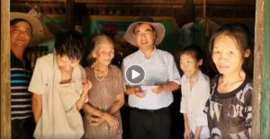 Thăm bốn mẹ con bà Nhật. Cảm ơn các nhà hảo tâm đã giúp đỡ mẹ con bà.