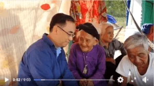 Con lại tìm đến bên cụ! Thời tiết nóng quá cụ ạ. Đêm ngày cụ cầu nguyện xin Chúa cho thời tiết mát mẻ chút cụ nhé! P/s. Cụ ơi, đã có 10 ngàn người xem cụ nói chuyện rồi. Ai cũng khen cụ dễ thương!