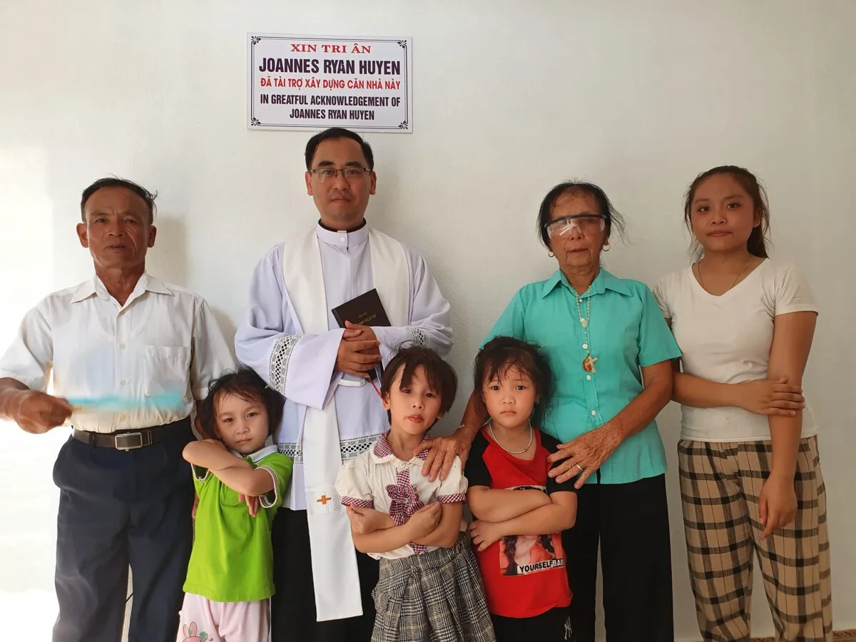 TRAO NHÀ TÌNH THƯƠNG CHO GIA ĐÌNH ANH NGUYỄN VĂN NĂM