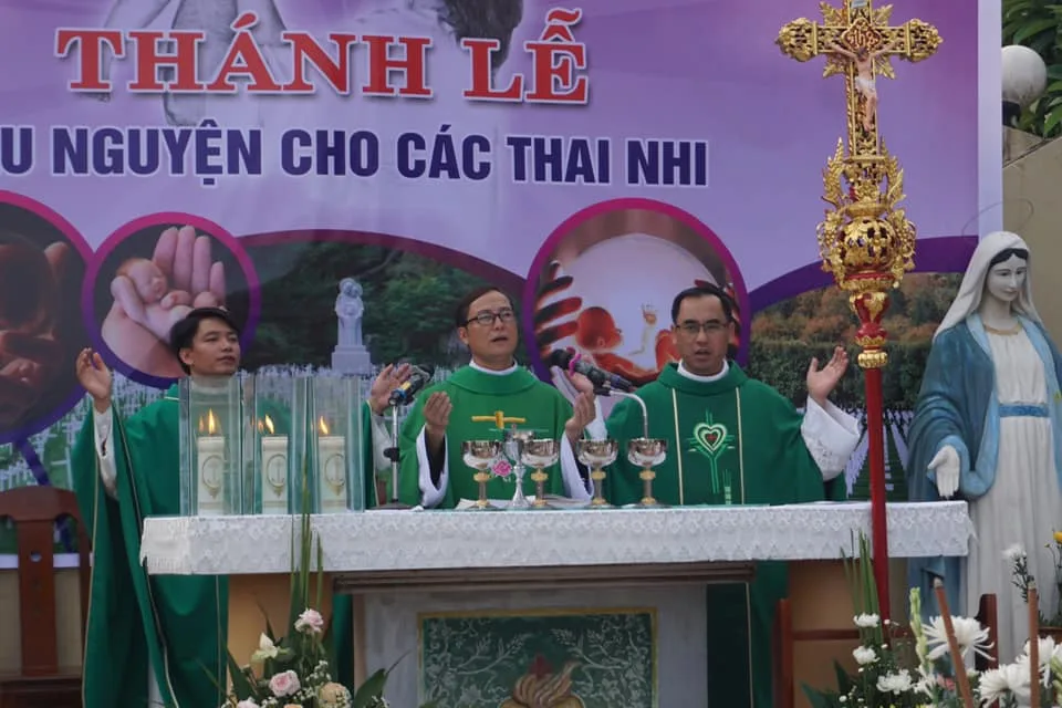 THÁNH LỄ CẦU NGUYỆN CHO CÁC THAI NHI – GHĨA TRANG GX.SẦM SƠN -GP THANH HÓA