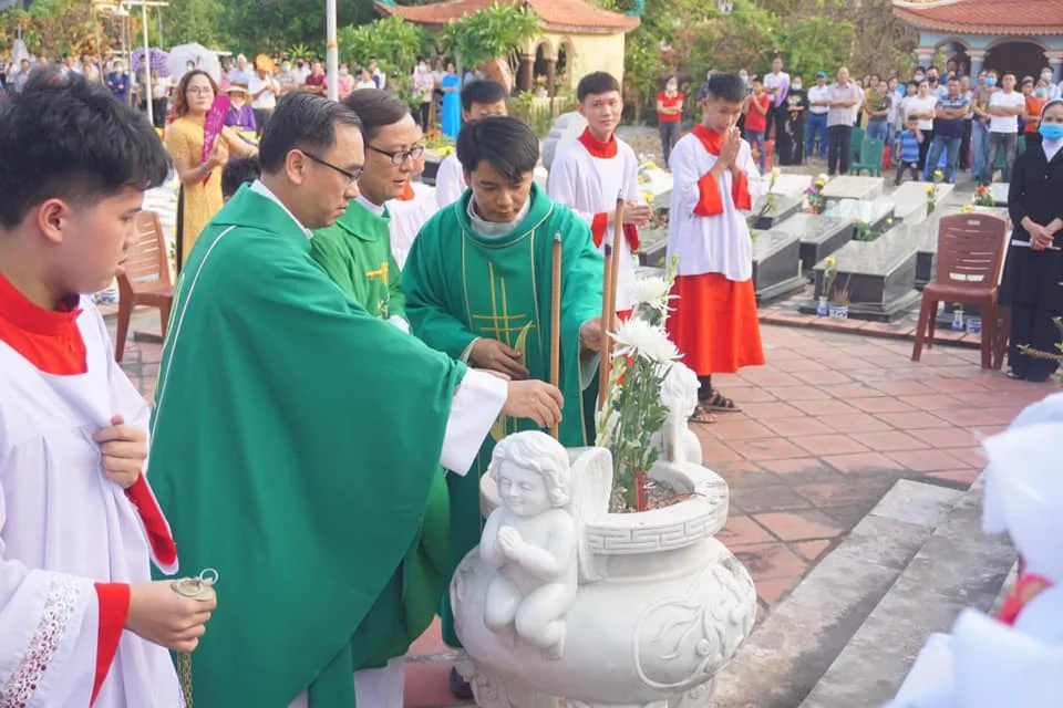 THÁNH LỄ CẦU NGUYỆN CHO CÁC THAI NHI – GHĨA TRANG GX.SẦM SƠN -GP THANH HÓA