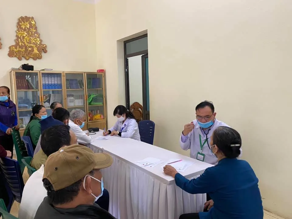 KHÁM BỆNH VÀ PHÁT THUỐC MIỄN PHÍ TẠI GIÁO XỨ NGỌC LẪM