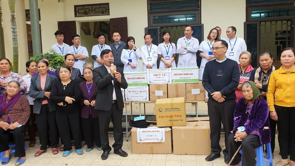 KHÁM BỆNH VÀ PHÁT THUỐC MIỄN PHÍ TẠI GIÁO XỨ NGỌC LẪM