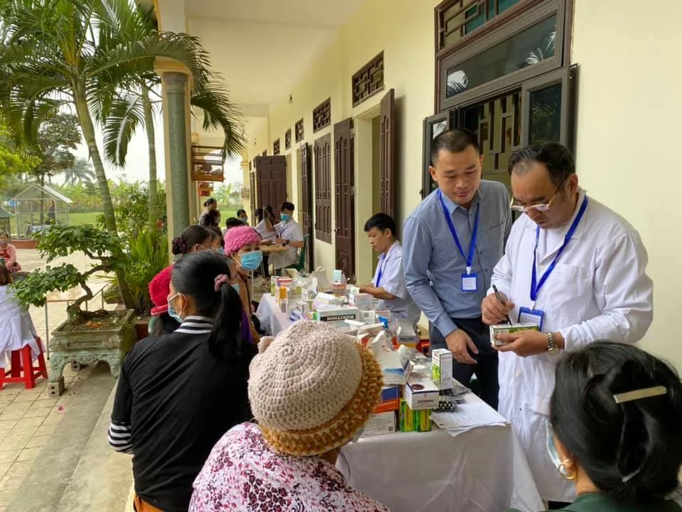 KHÁM BỆNH VÀ PHÁT THUỐC MIỄN PHÍ TẠI GIÁO XỨ NGỌC LẪM