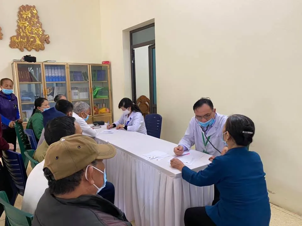 KHÁM BỆNH VÀ PHÁT THUỐC MIỄN PHÍ TẠI GIÁO XỨ NGỌC LẪM