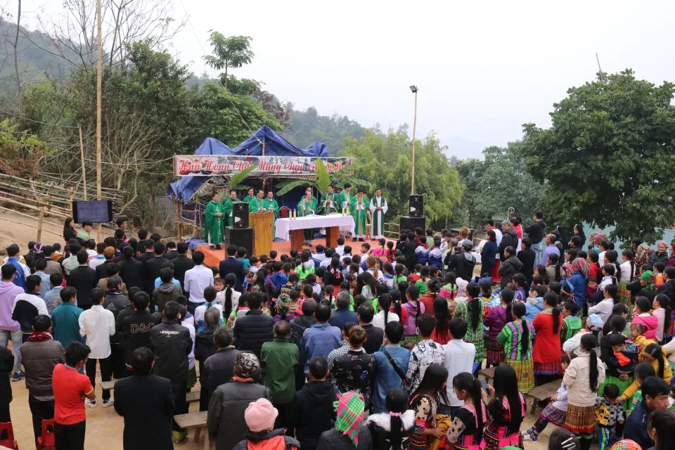 Đức cha Giuse và phái đoàn GP Thanh Hóa thăm viếng mục vụ tại Mường Lát (giáp vùng biên giới Lào) — 15-16.01.2021