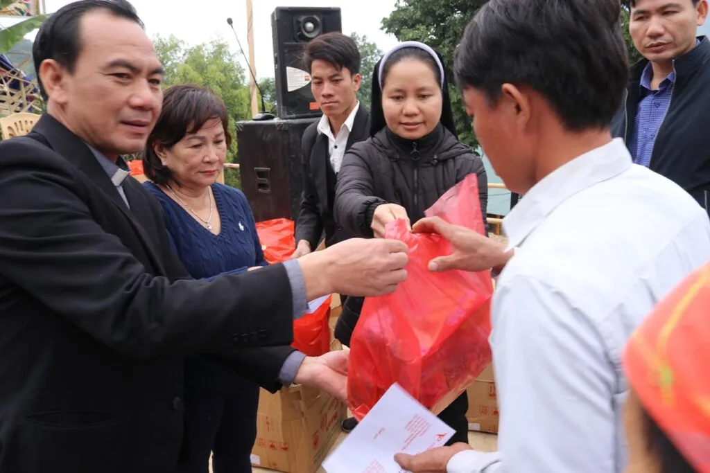 Đức cha Giuse và phái đoàn GP Thanh Hóa thăm viếng mục vụ tại Mường Lát (giáp vùng biên giới Lào) — 15-16.01.2021