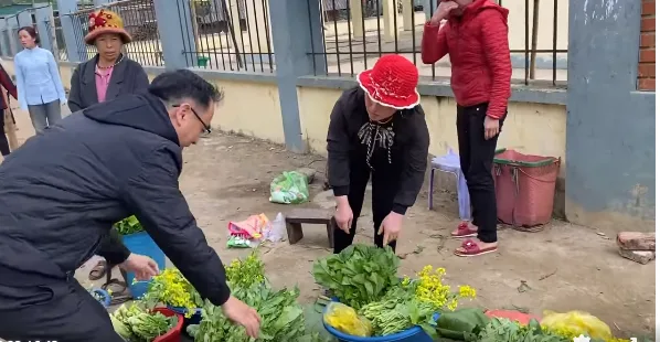 PHIÊN CHỢ RAU VÙNG CAO H’MONG