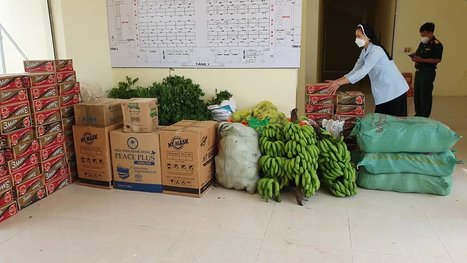 CARITAS THANH HÓA TRAO QUÀ TẠI HAI ĐIỂM CÁCH LY