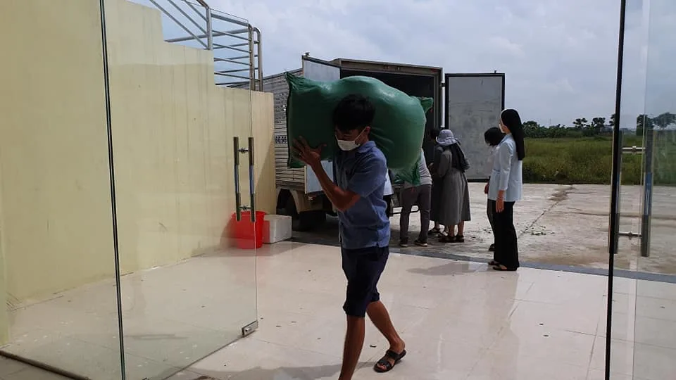CARITAS THANH HÓA TRAO QUÀ TẠI HAI ĐIỂM CÁCH LY