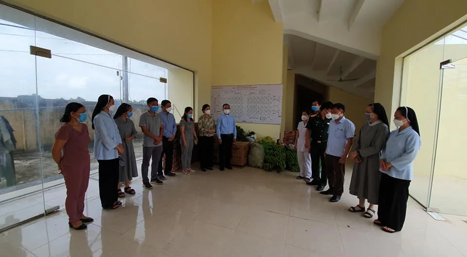 CARITAS THANH HÓA TRAO QUÀ TẠI HAI ĐIỂM CÁCH LY