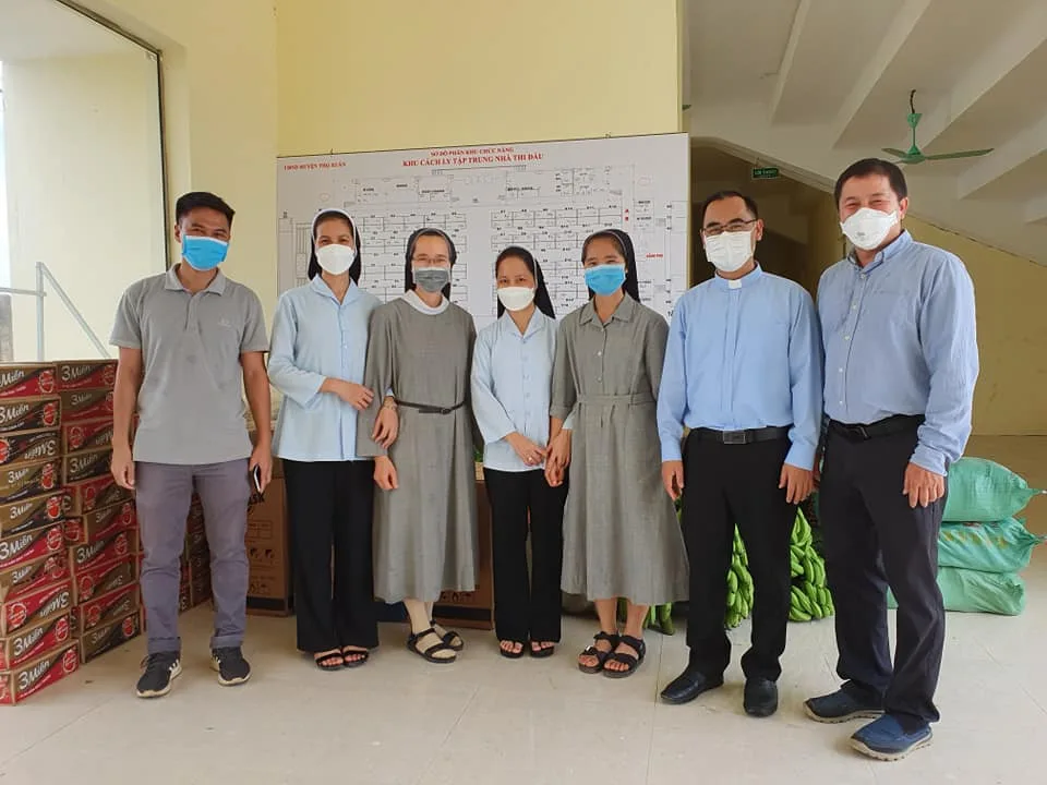 CARITAS THANH HÓA TRAO QUÀ TẠI HAI ĐIỂM CÁCH LY
