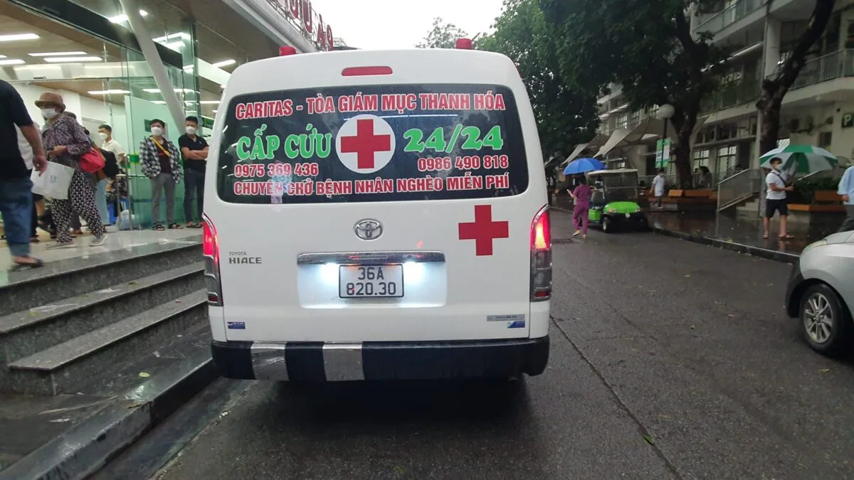 KHAI TRƯƠNG CHUYẾN XE CẤP CỨU – CHỞ BỆNH NHÂN NGHÈO