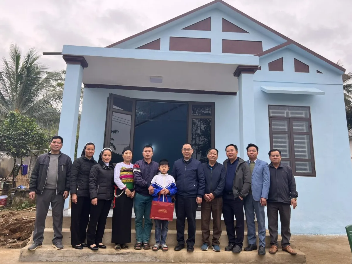 TRAO NHÀ TÌNH THƯƠNG CHO GIA ĐÌNH CHỊ PHẠM THỊ GIANG, XÃ PHÚC THỊNH, HUYỆN NGỌC LẶC, TỈNH THANH HOÁ