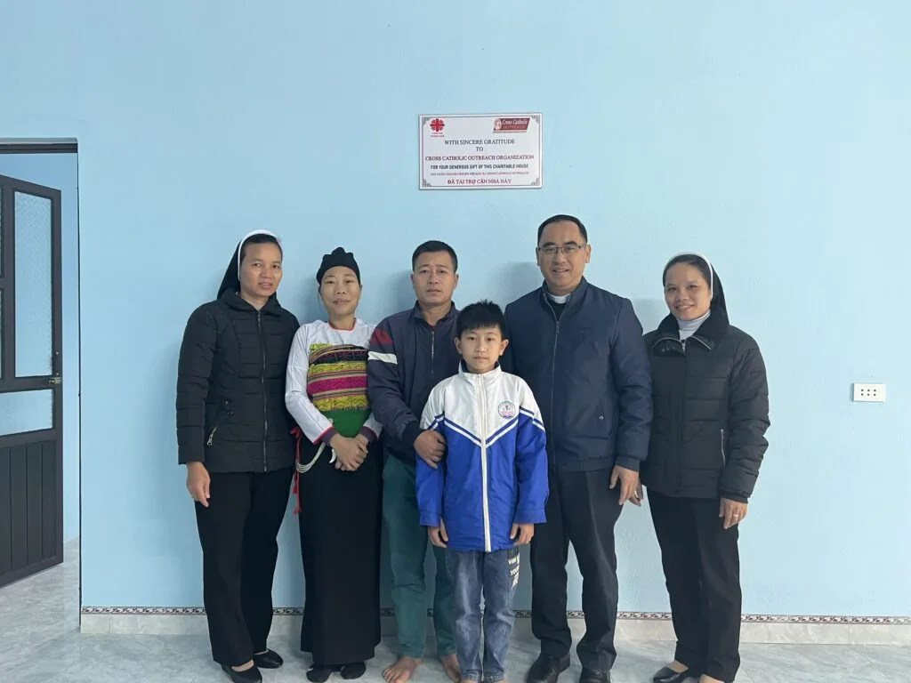 TRAO NHÀ TÌNH THƯƠNG CHO GIA ĐÌNH CHỊ PHẠM THỊ GIANG, XÃ PHÚC THỊNH, HUYỆN NGỌC LẶC, TỈNH THANH HOÁ