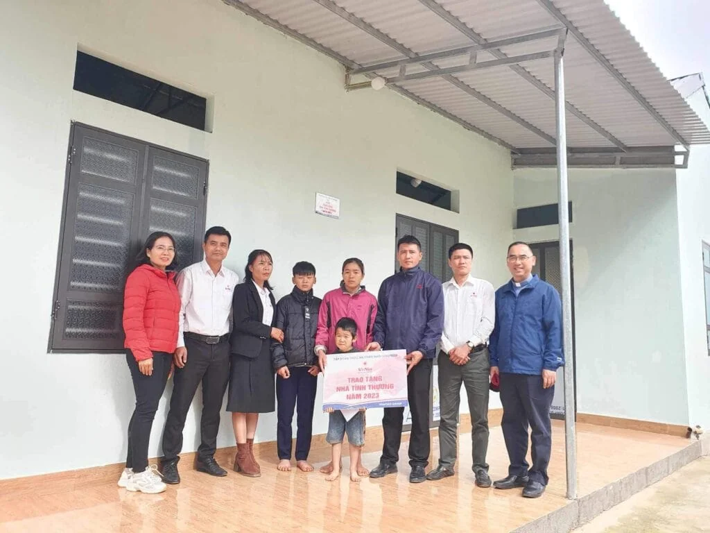 NHỮNG CĂN NHÀ TRONG MƠ CỦA CÁC GIA ĐÌNH DÂN TỘC VÀ DÂN CHÀI