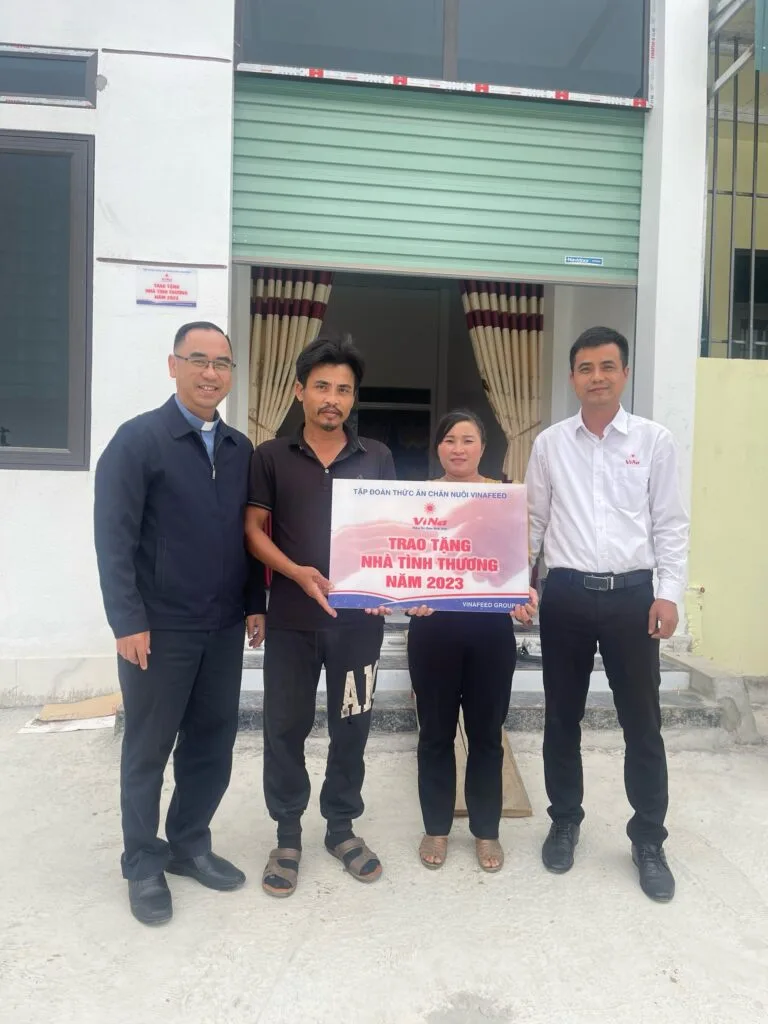 NHỮNG CĂN NHÀ TRONG MƠ CỦA CÁC GIA ĐÌNH DÂN TỘC VÀ DÂN CHÀI