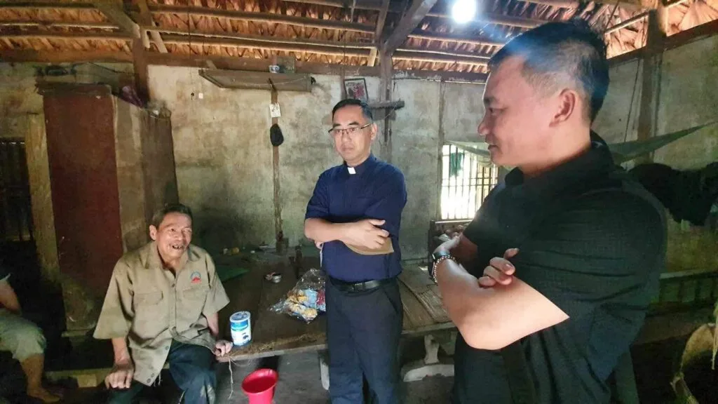 NHỮNG CĂN NHÀ TRONG MƠ CỦA CÁC GIA ĐÌNH DÂN TỘC VÀ DÂN CHÀI