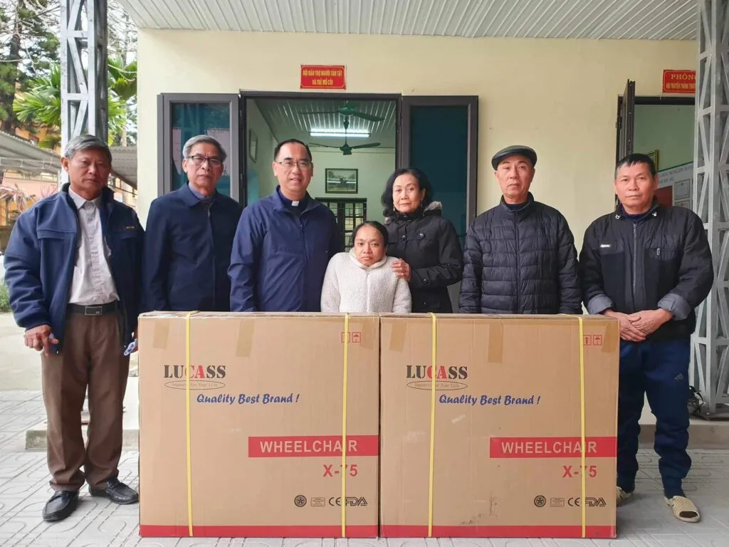 TRAO NHỮNG MÓN QUÀ TẾT THẬT Ý NGHĨA CHO NGƯỜI NGHÈO TẠI HUYỆN THỌ XUÂN