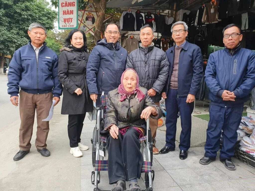 TRAO NHỮNG MÓN QUÀ TẾT THẬT Ý NGHĨA CHO NGƯỜI NGHÈO TẠI HUYỆN THỌ XUÂN