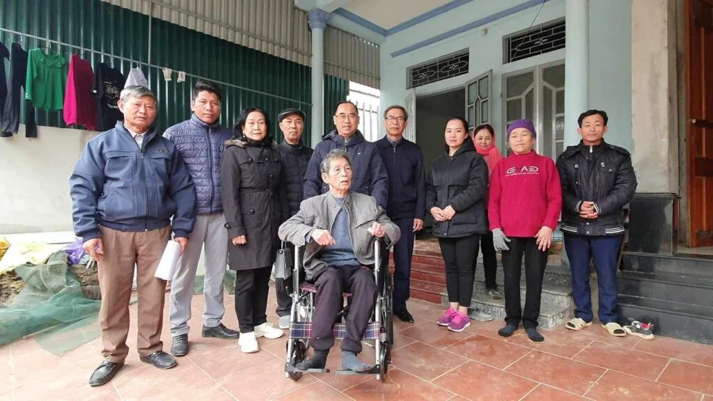TRAO NHỮNG MÓN QUÀ TẾT THẬT Ý NGHĨA CHO NGƯỜI NGHÈO TẠI HUYỆN THỌ XUÂN