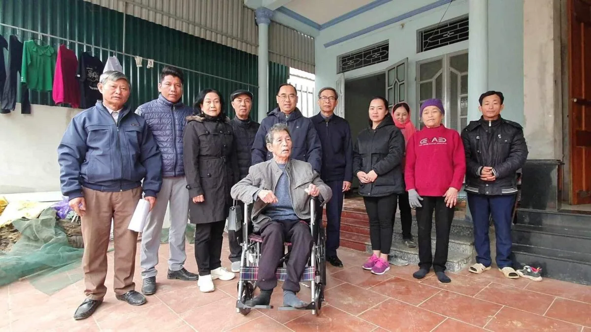 TRAO NHỮNG MÓN QUÀ TẾT THẬT Ý NGHĨA CHO NGƯỜI NGHÈO TẠI HUYỆN THỌ XUÂN