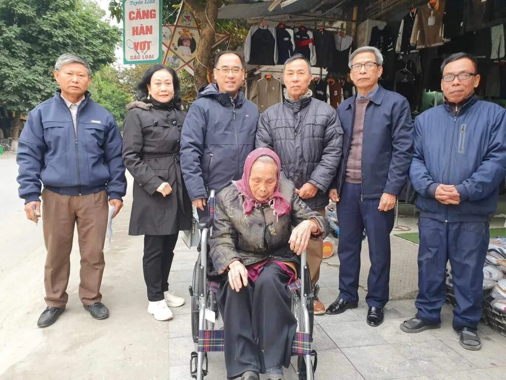 TRAO NHỮNG MÓN QUÀ TẾT THẬT Ý NGHĨA CHO NGƯỜI NGHÈO TẠI HUYỆN THỌ XUÂN