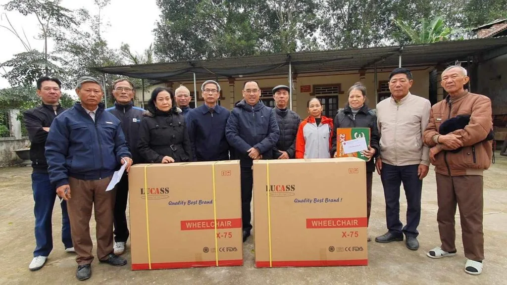TRAO NHỮNG MÓN QUÀ TẾT THẬT Ý NGHĨA CHO NGƯỜI NGHÈO TẠI HUYỆN THỌ XUÂN
