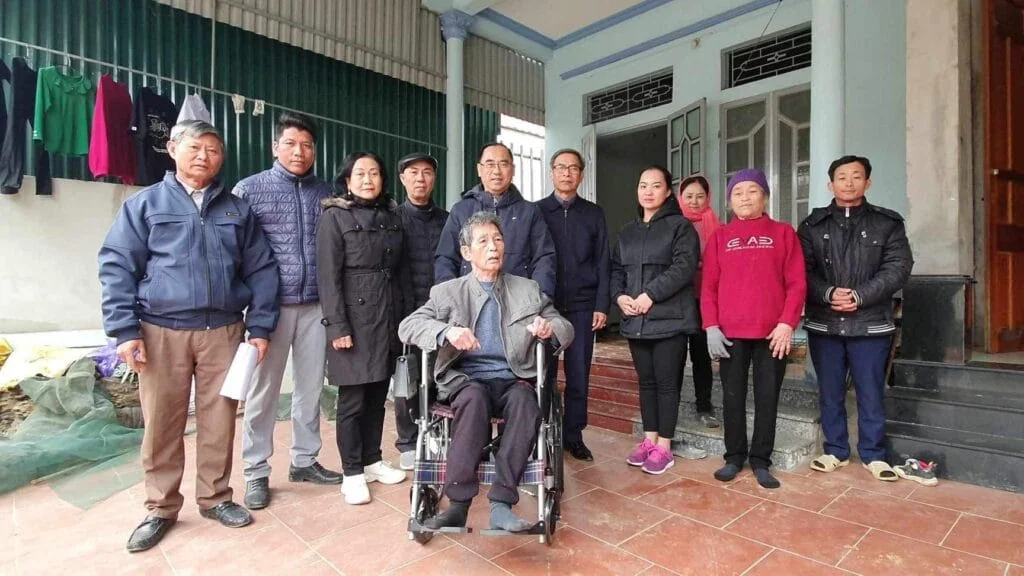 TRAO NHỮNG MÓN QUÀ TẾT THẬT Ý NGHĨA CHO NGƯỜI NGHÈO TẠI HUYỆN THỌ XUÂN
