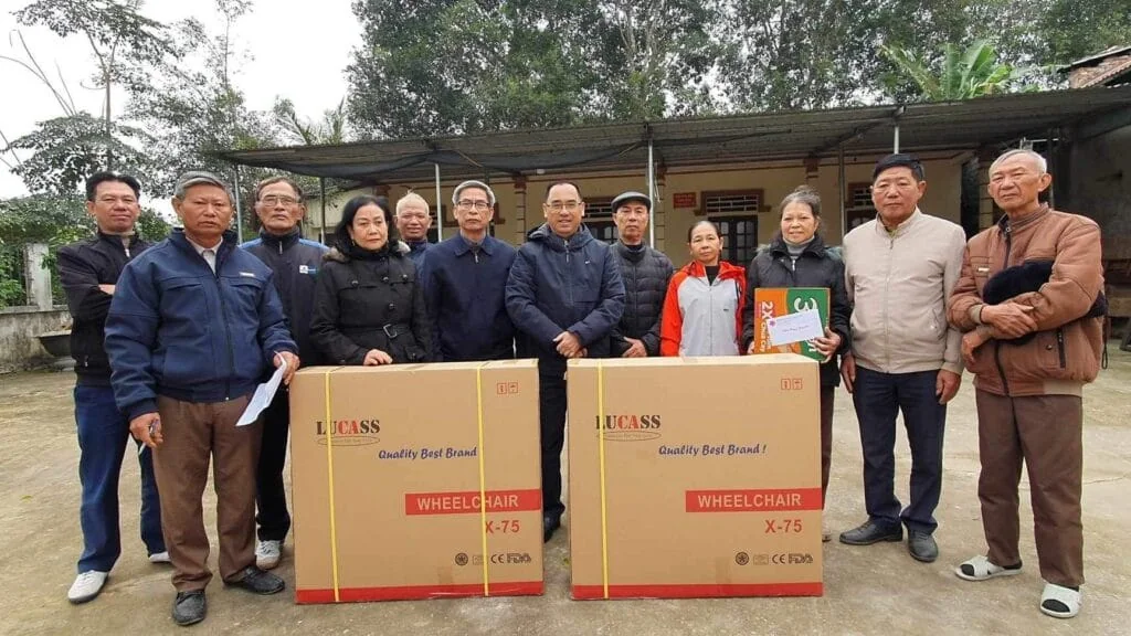 TRAO NHỮNG MÓN QUÀ TẾT THẬT Ý NGHĨA CHO NGƯỜI NGHÈO TẠI HUYỆN THỌ XUÂN