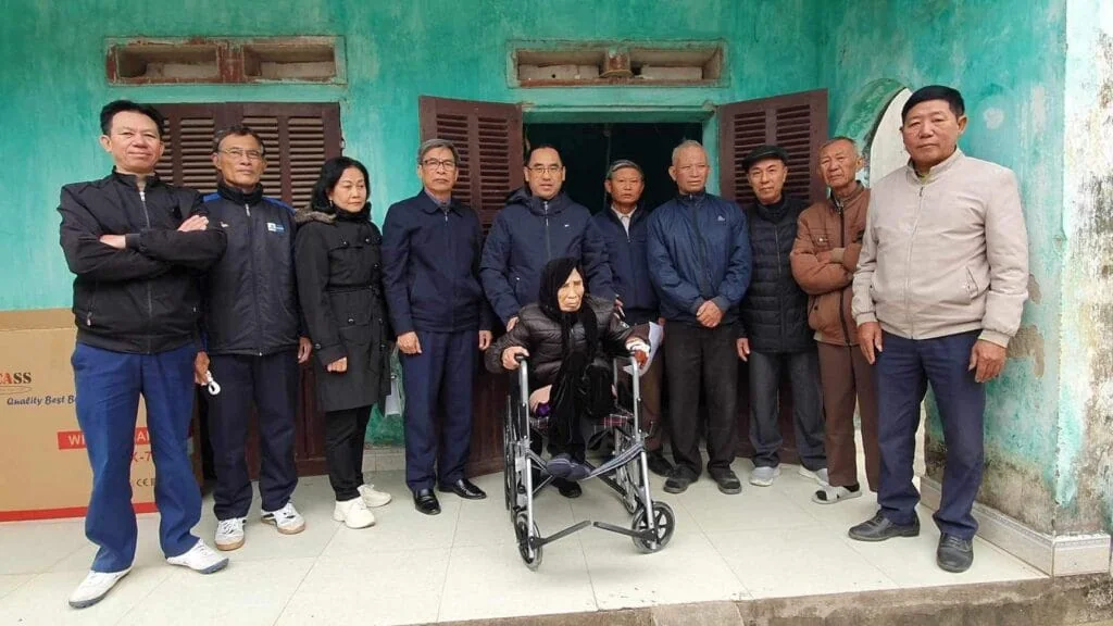 TRAO NHỮNG MÓN QUÀ TẾT THẬT Ý NGHĨA CHO NGƯỜI NGHÈO TẠI HUYỆN THỌ XUÂN