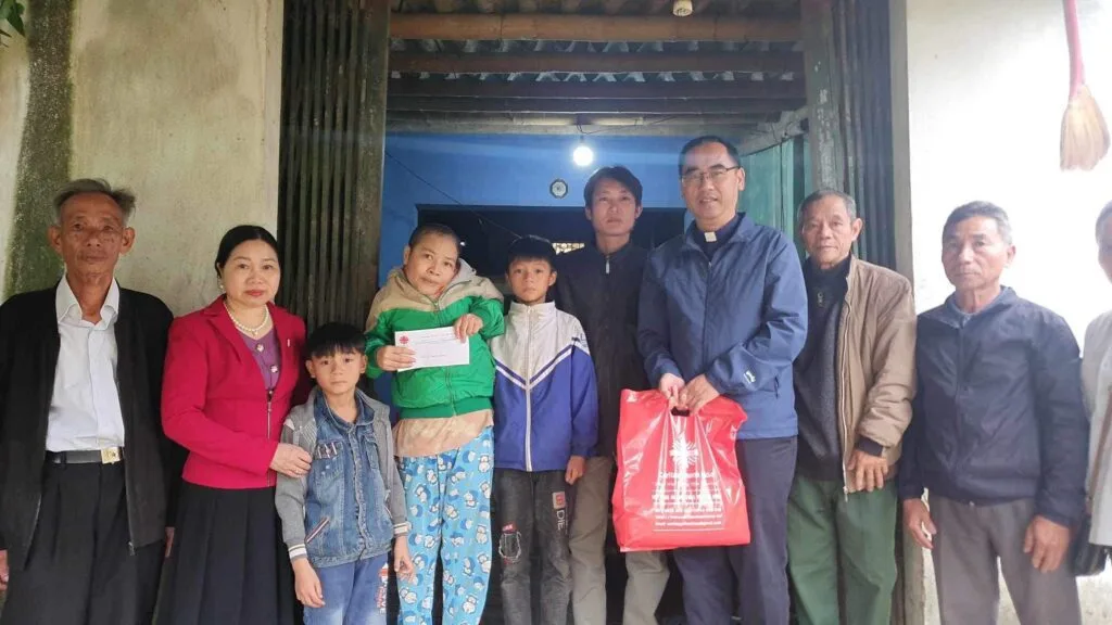 MỘT GIA ĐÌNH LUÔN BỊ KHỔ ĐAU ĐEO BÁM VÀ BỦA VÂY