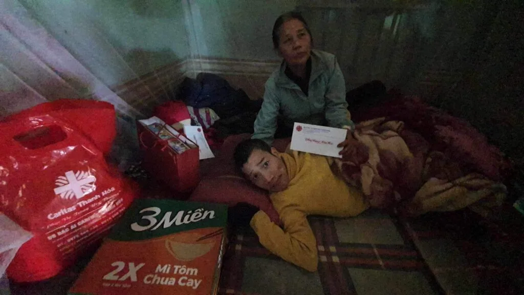TRAO QUÀ TẾT CHO CÁC GIA ĐÌNH KHÓ KHĂN HUYỆN NÔNG CỐNG