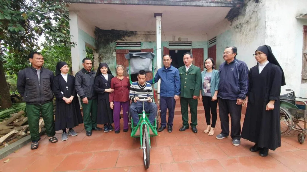 TRAO QUÀ TẾT CHO CÁC GIA ĐÌNH KHÓ KHĂN HUYỆN NÔNG CỐNG