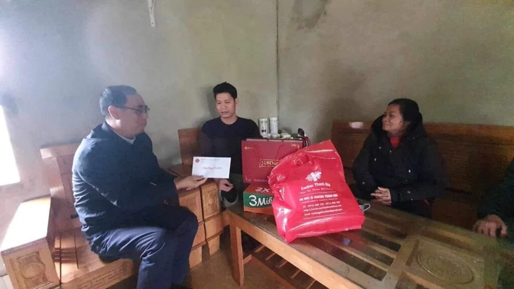 TRAO QUÀ TẾT CHO CÁC GIA ĐÌNH NGHÈO TẠI HUYỆN QUẢNG XƯƠNG, TỈNH THANH HOÁ