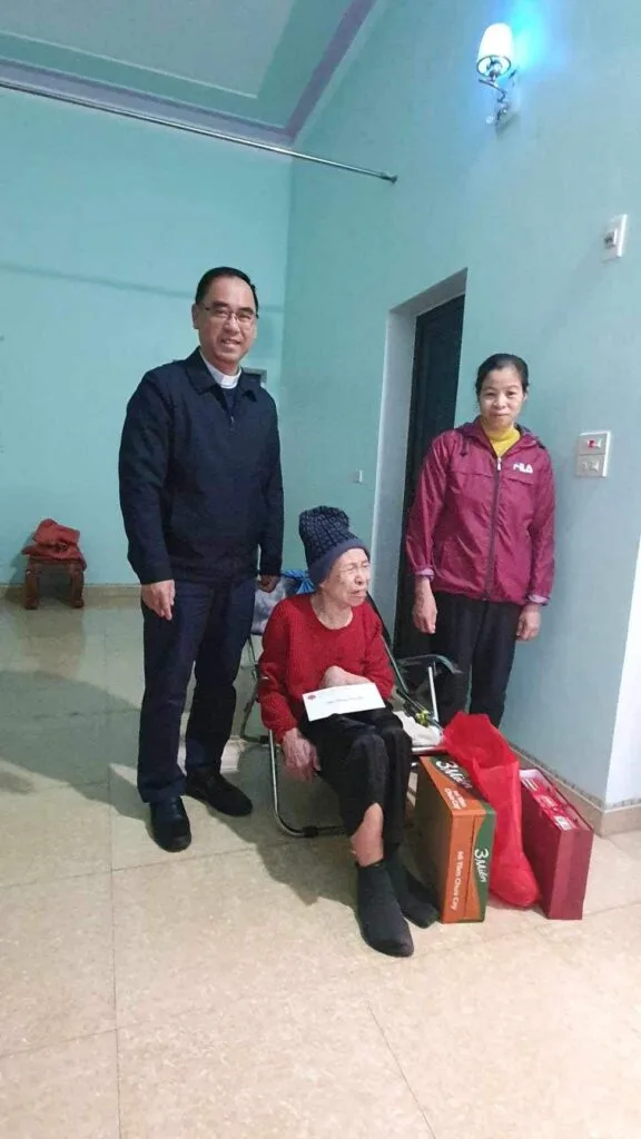 TRAO QUÀ TẾT CHO CÁC GIA ĐÌNH NGHÈO TẠI HUYỆN QUẢNG XƯƠNG, TỈNH THANH HOÁ