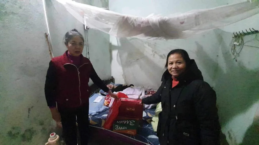 TRAO QUÀ TẾT CHO CÁC GIA ĐÌNH NGHÈO TẠI HUYỆN QUẢNG XƯƠNG, TỈNH THANH HOÁ