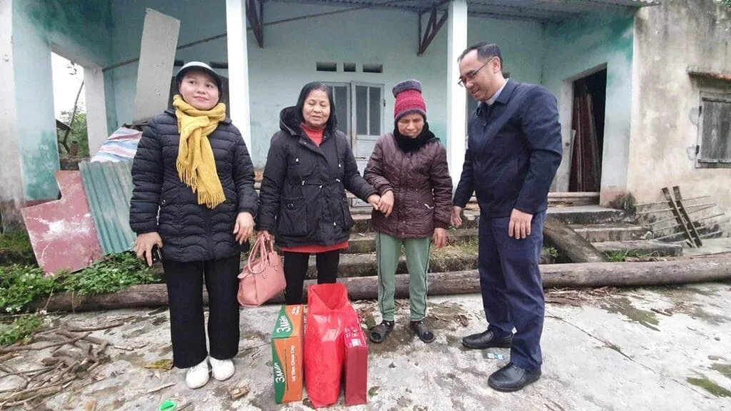 TRAO QUÀ TẾT CHO CÁC GIA ĐÌNH NGHÈO TẠI HUYỆN QUẢNG XƯƠNG, TỈNH THANH HOÁ