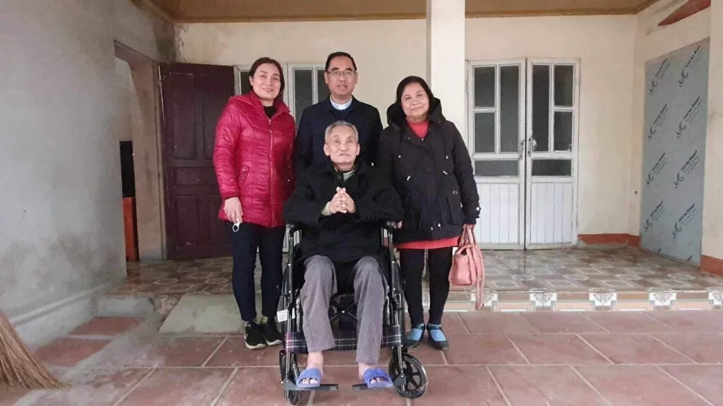 TRAO QUÀ TẾT CHO CÁC GIA ĐÌNH NGHÈO TẠI HUYỆN QUẢNG XƯƠNG, TỈNH THANH HOÁ