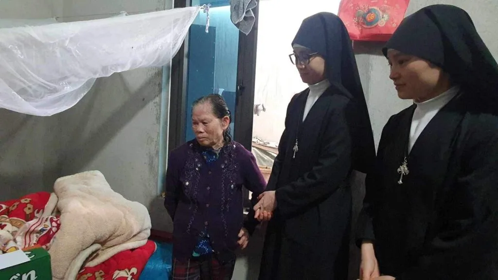TRAO QUÀ TẾT CHO CÁC GIA ĐÌNH NGHÈO TẠI HUYỆN QUẢNG XƯƠNG, TỈNH THANH HOÁ