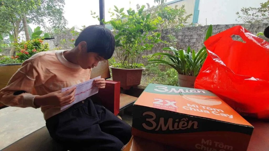 TRAO QUÀ TẾT CHO CÁC GIA ĐÌNH NGHÈO TẠI HUYỆN QUẢNG XƯƠNG, TỈNH THANH HOÁ