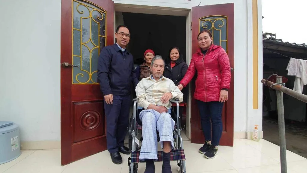 TRAO QUÀ TẾT CHO CÁC GIA ĐÌNH NGHÈO TẠI HUYỆN QUẢNG XƯƠNG, TỈNH THANH HOÁ