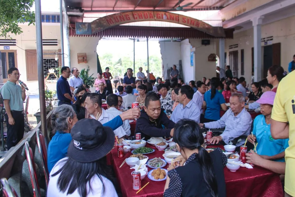 BỮA CƠM HUYNH ĐỆ – NƠI LAN TOẢ YÊU THƯƠNG VÀ SẺ CHIA