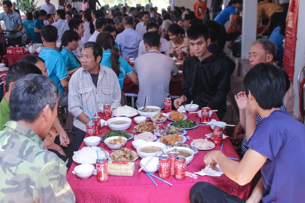 BỮA CƠM HUYNH ĐỆ – NƠI LAN TOẢ YÊU THƯƠNG VÀ SẺ CHIA