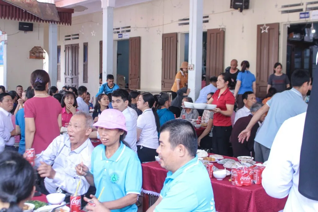 BỮA CƠM HUYNH ĐỆ – NƠI LAN TOẢ YÊU THƯƠNG VÀ SẺ CHIA